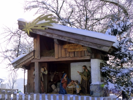 Devostock Village Nativity Crib Figues 3 4K
