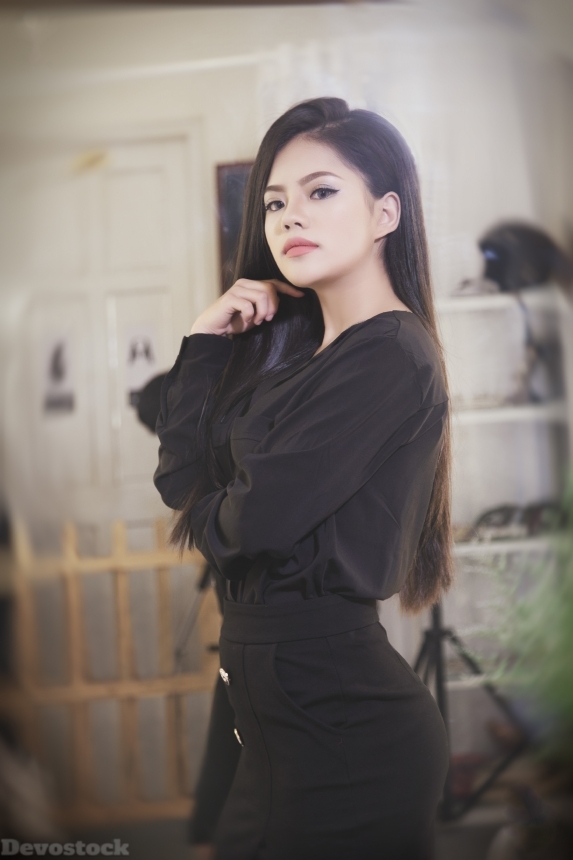 Devostock Asian Beautiful Girl Love Standing Indoor Long Hair 4k