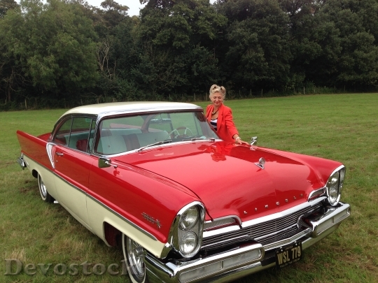 Devostock Classic Car Girl Vintage