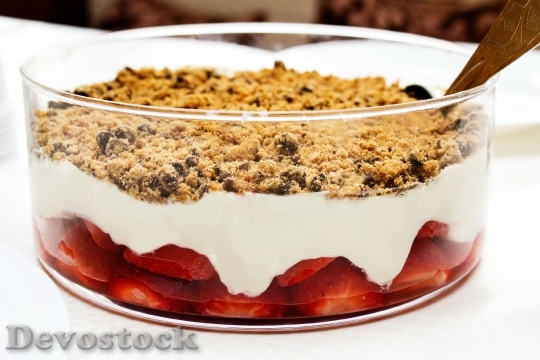 Devostock Dessert Strawberries Muesli 393496
