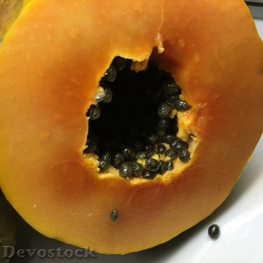 Devostock Sliced Papaya Seeds Tropical