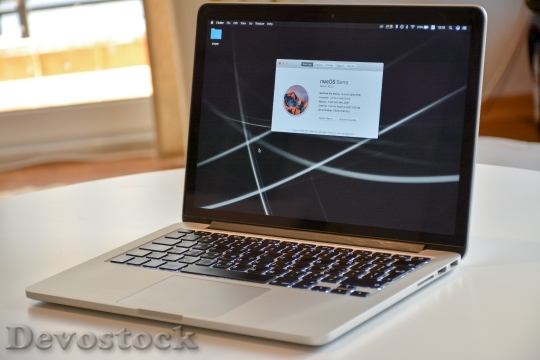 Devostock Apple Laptop Macbook Pro 24941 4K