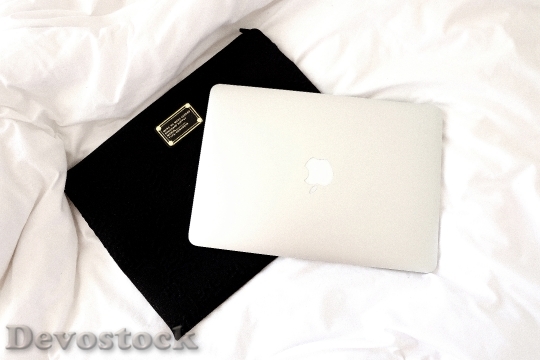 Devostock Apple Laptop Macbook Pro 93805 4K