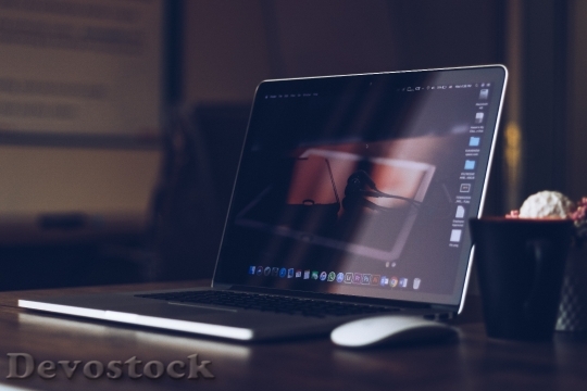 Devostock Cup Desk Laptop 4K