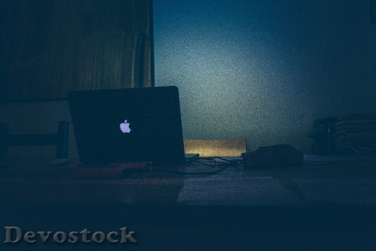 Devostock Dark Desk Laptop 13250 4K