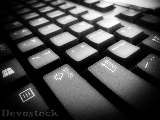 Devostock Dark Laptop Typing 27035 4K