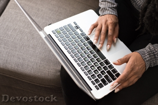 Devostock Hands Laptop Macbook 118199 4K