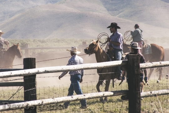 Devostock Landscape Mountains People Horses Cowboys 4K