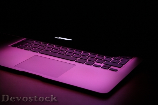 Devostock Light Dark Laptop 98672 4K