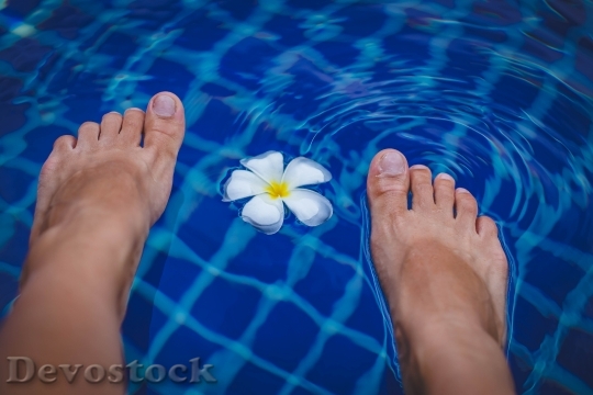 Devostock Person Vacation Feet 4K