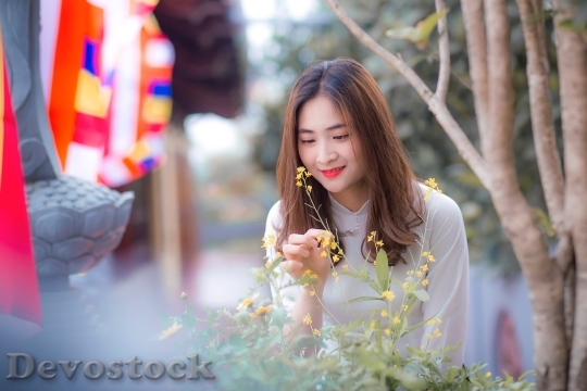 Devostock Person Woman Flowers 4K