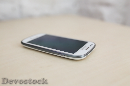 Devostock Smartphone Technology White 660 4K
