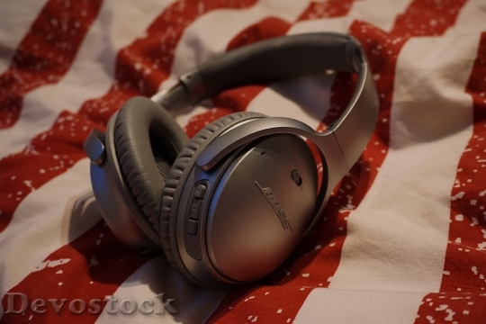 Devostock Technology Blur Headphones 77698 4K