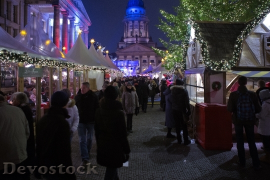 Devostock Berlin Christmas Market Vistors 4K