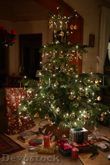 Devostock Christmas Christmas Tree ifts 4K