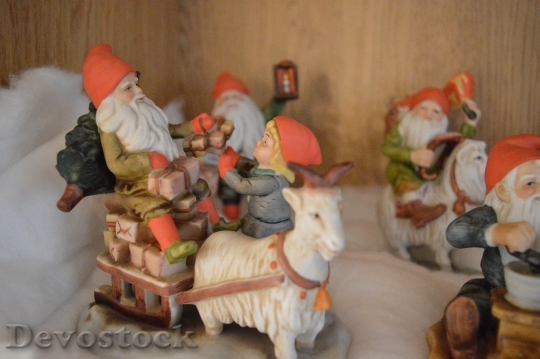 Devostock Christmas Claus Gnomes 90877 4K