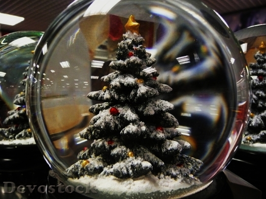 Devostock Christmas Ornament Glass Dtail 4K