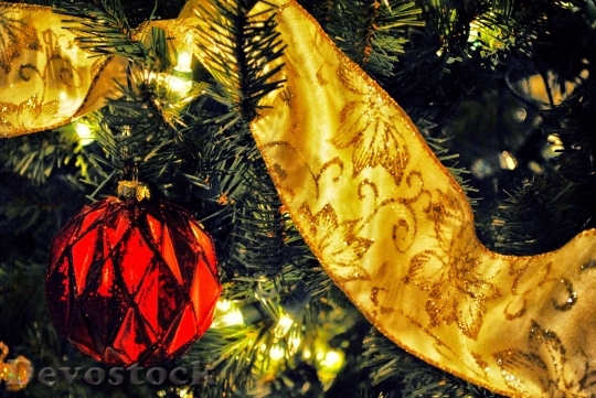 Devostock Christmas Tree Decoration Ornment 4K