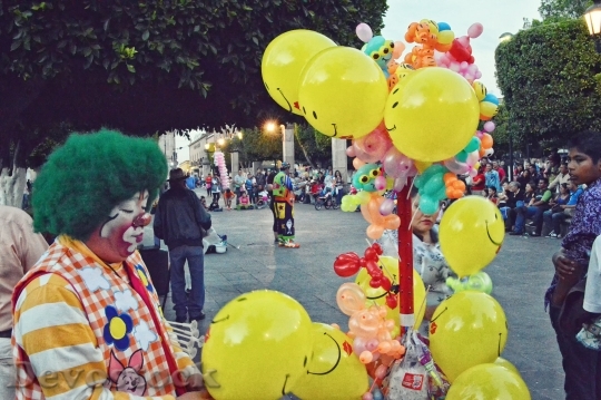 Devostock Clown Balloons Lights 4K