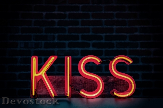 Devostock Dark Sign Kiss 115681 4K
