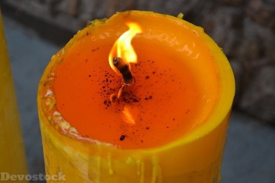 Devostock Flame Candle Yello Wax 4K