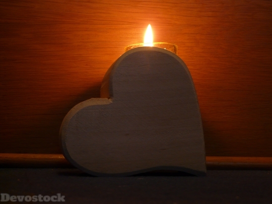 Devostock Heart Wood Candle ight 4K