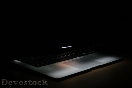 Devostock Light Dark Laptop 86774 4K