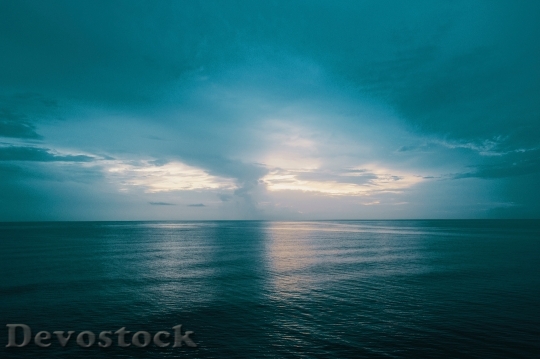 Devostock Light Sea Dawn 184908 4K