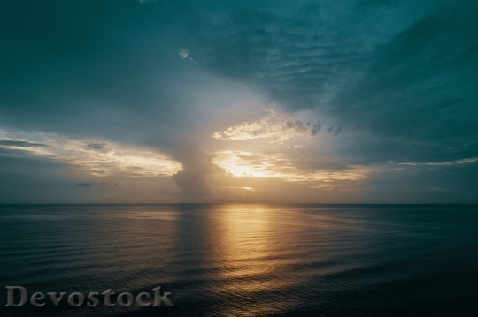 Devostock Light Sea Dawn 184909 4K