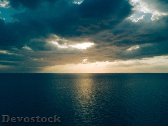 Devostock Light Sea Dawn 78279 4K