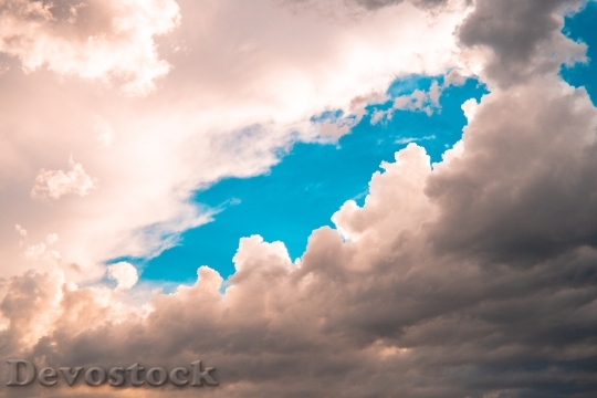 Devostock Light Sky Clouds 40543 4K