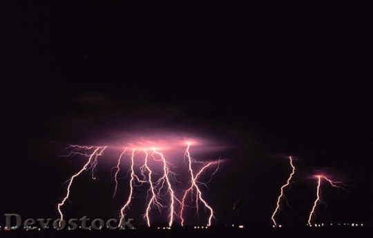 Devostock Norman Oklahoma Lightning Dangerous 66867 4K.jpeg
