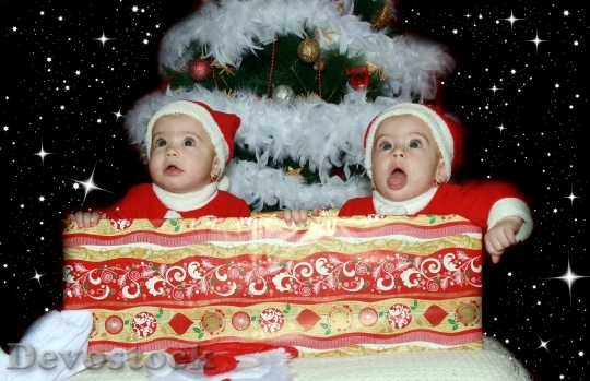 Devostock Sisters Twin Christmas Gft 0 4K