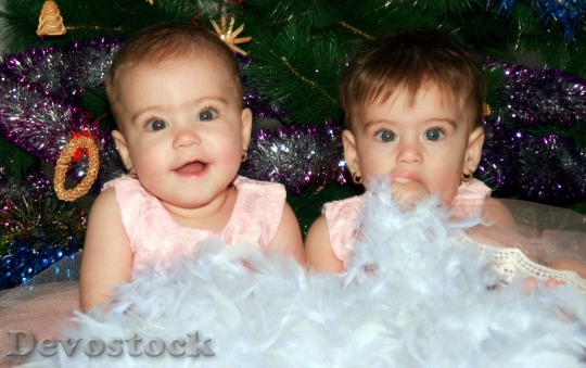Devostock Sisters Twin Snowflakes Christas 1 4K