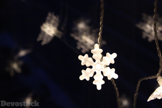 Devostock Snowflake Winter Decoration ight 4K