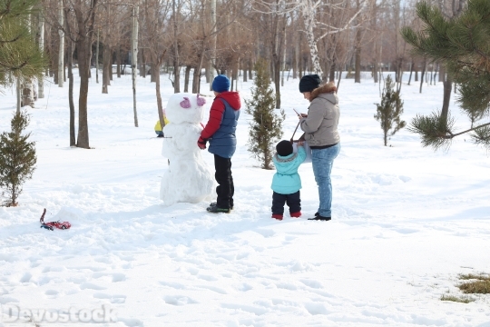 Devostock Snowman Family WinterSnow 4K