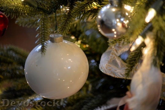 Devostock White Ornament ChristmasBall 4K