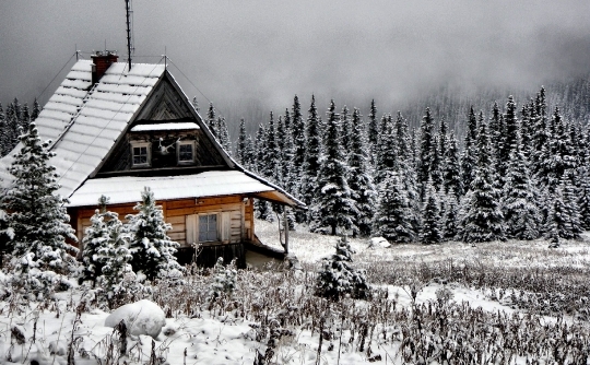 Devostock Winter Cabin House Moutain 4K