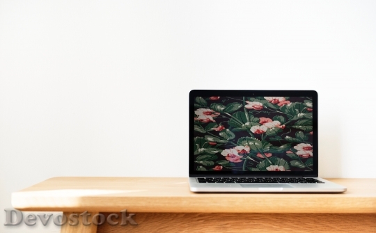 Devostock Wood Desk Laptop 74508 4K