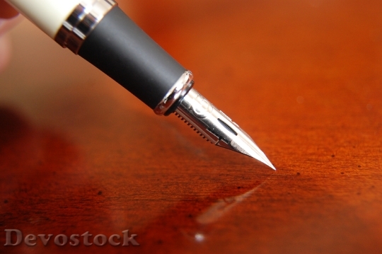 Devostock Wood Desk Pen 26189 4K
