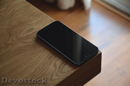 Devostock Wood Smartphone Desk 21582 4K