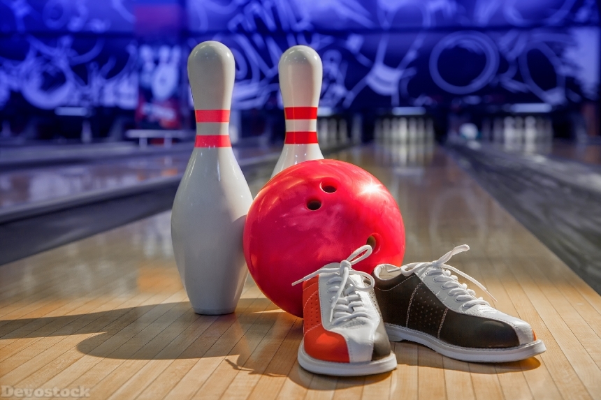 Devostock bowling shoes, bowling pins and ball for play in bowling