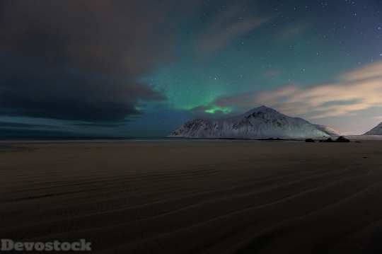 Devostock Aurora Borealis Mountains Sand Landscape 4k P6 4K