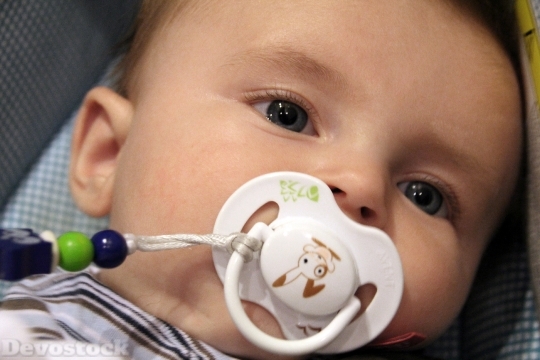 Devostock Baby Pacifier Small Child 4K