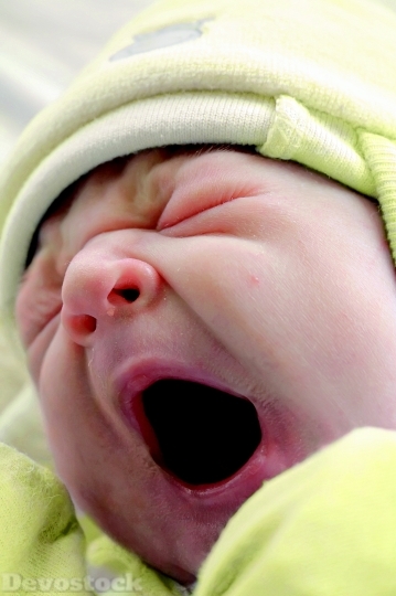 Devostock Baby Yawning Face Cute 4K