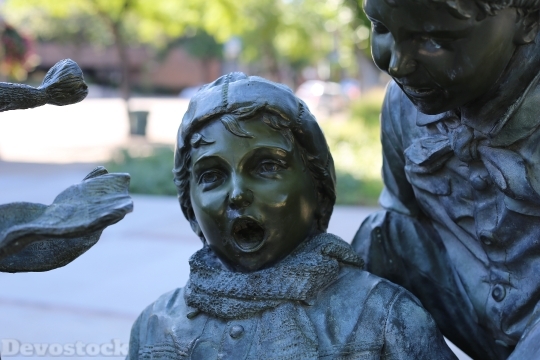 Devostock Child Statue Bronze Outside 4K