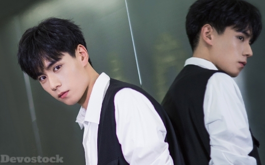 Devostock Handsome Man Asian Model Mirror 4k