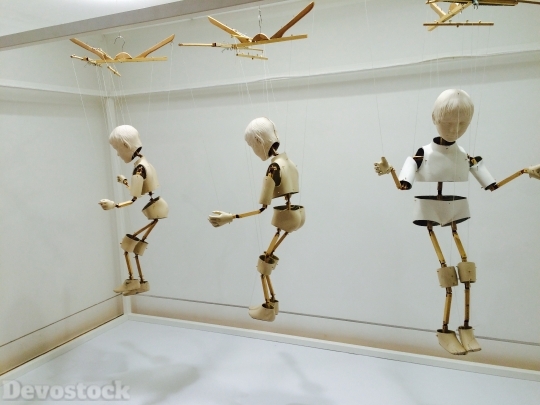 Devostock Skull Robot Doll Exhibition 4K