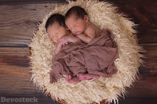 Devostock Twins Boys Babies Sucklings 4K