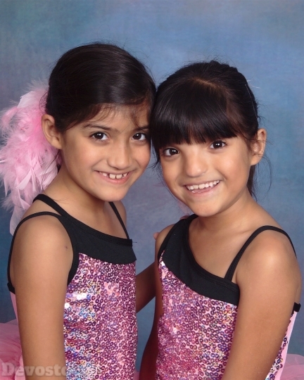 Devostock Twins Sisters Sparkle Kid 4K